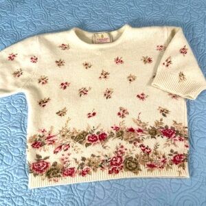 Vintage Express women’s short sleeve “Grandma Core” sweater. Size Medium.